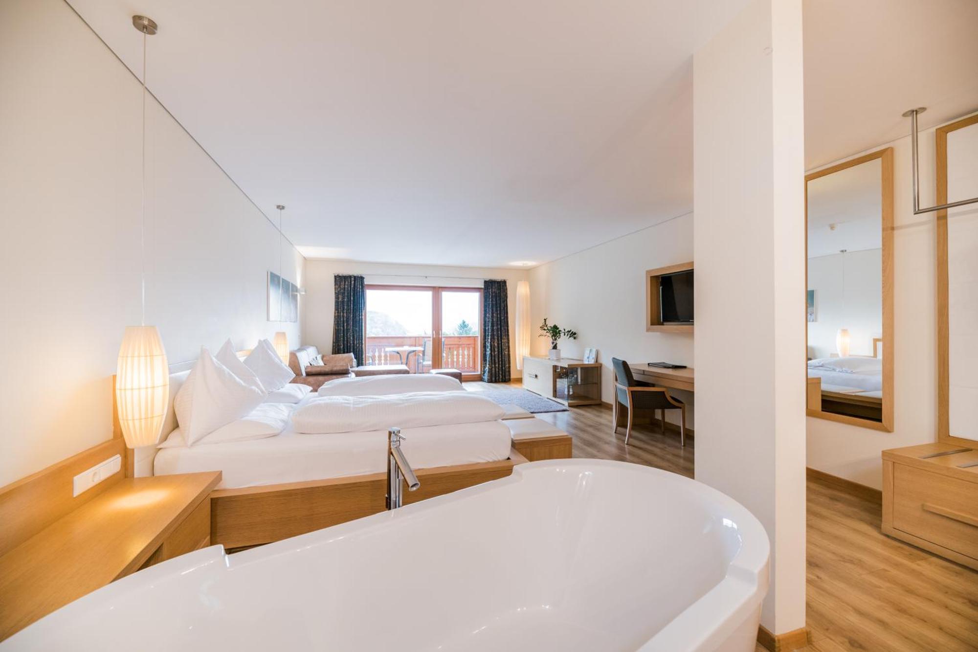 Hotel Lanerhof Active/Spa/Balance Сан-Лоренцо-ді-Себато Номер фото